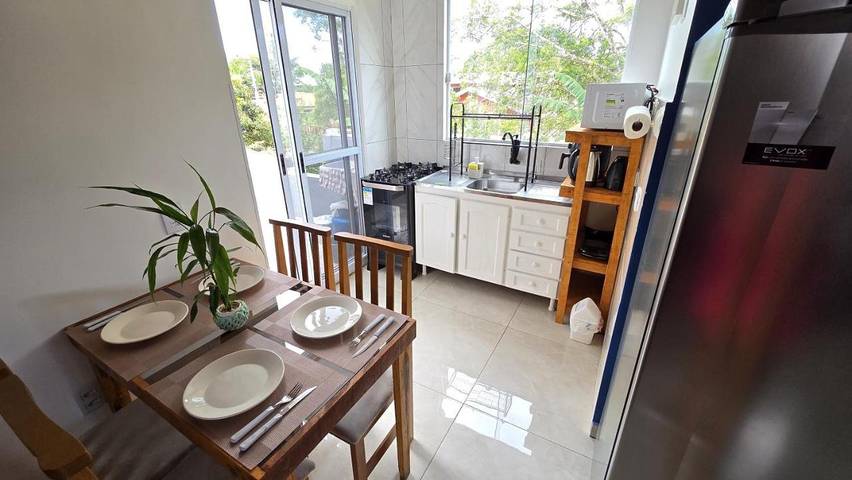 Casas e apartamentos de temporada para 4 pessoas, com jardim e vista em Itapoá