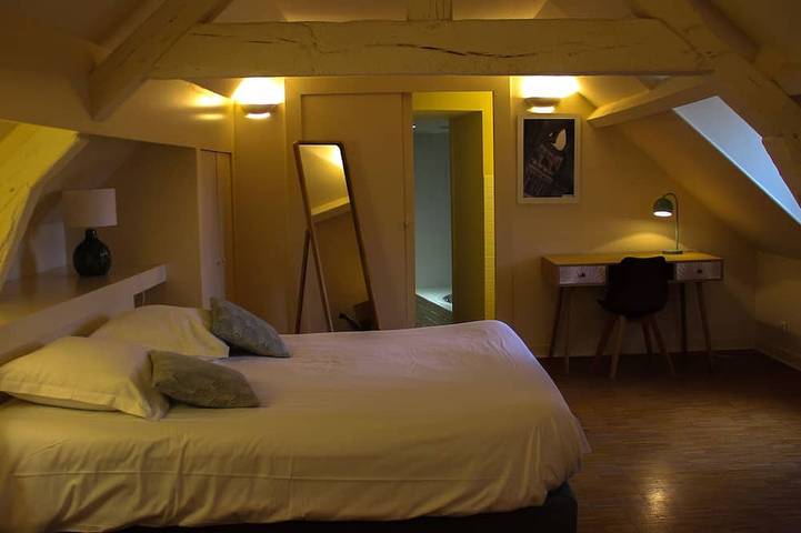 Gîte pour 14 personnes, avec jardin à Bruère-Allichamps - 4