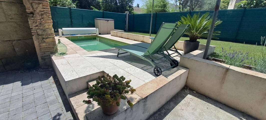 Ferienwohnung für 2 Personen, mit Terrasse und Garten sowie Pool