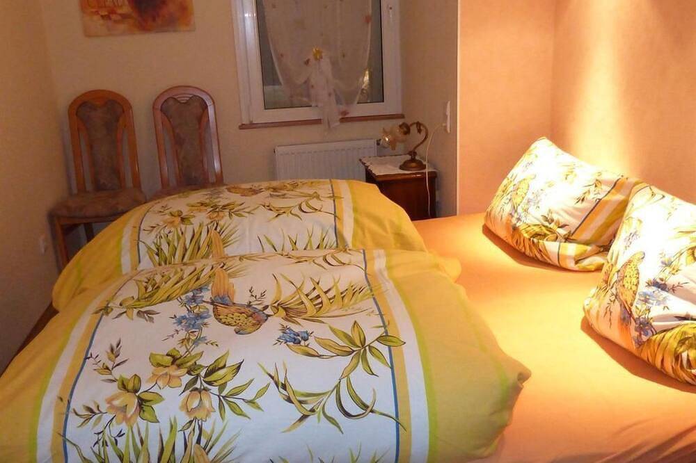 Ganze Wohnung, Ferienwohnung Willems - Appartement/Fewo, Bad, Wc, 2 Schlafräume in Waldbreitbach, Rheinland-Pfalz