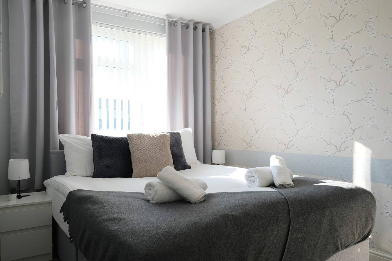 Convenient 4 Bedroom House with Garden in Luton in Luton, Chiltern Hills