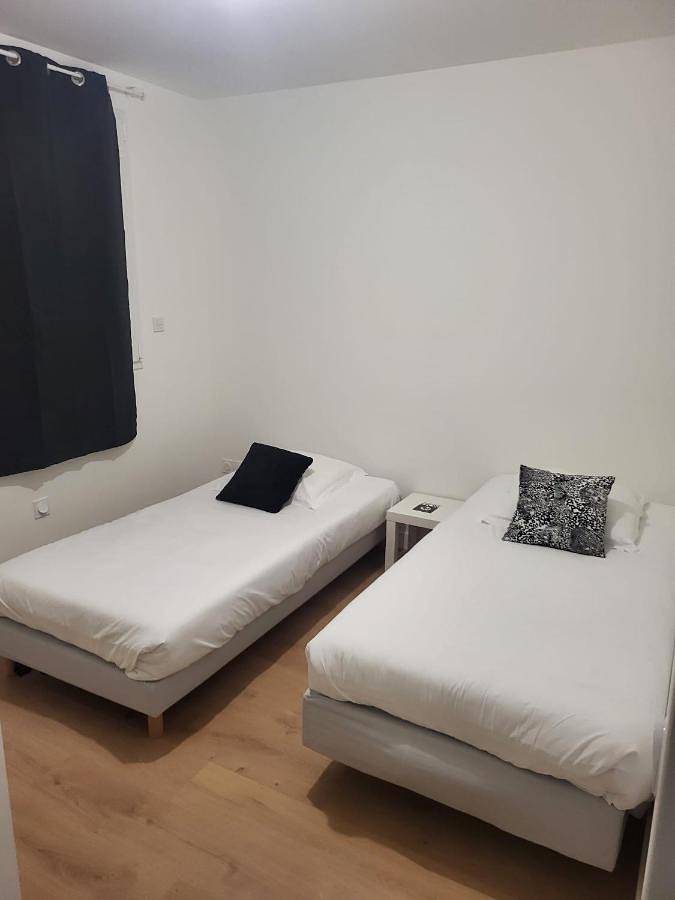 Gîte pour 6 personnes, avec terrasse à Saint-Jean-de-Thurigneux - 4