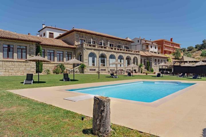 Apartamento para 2 personas, con Terraza además de Jardín y Piscina en Burgohondo