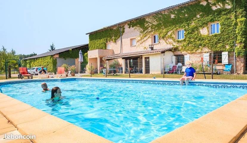 Gîte pour 7 personnes, avec jardin ainsi que vue et piscine à Parisot