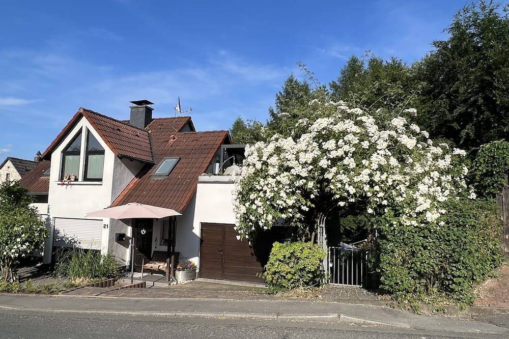 Ganze Wohnung, Gemütliche, ruhige Fewo 72 qm mit Carport in direkter Waldlage nahe Ruhrradweg. in Hattingen, Ennepe-Ruhr-Kreis