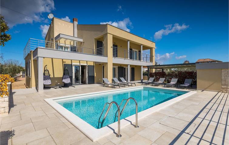 Reizende Ferienwohnung mit Pool, in der Nähe der Küste und von Restaurants in Krnica in Krnica, Marčana