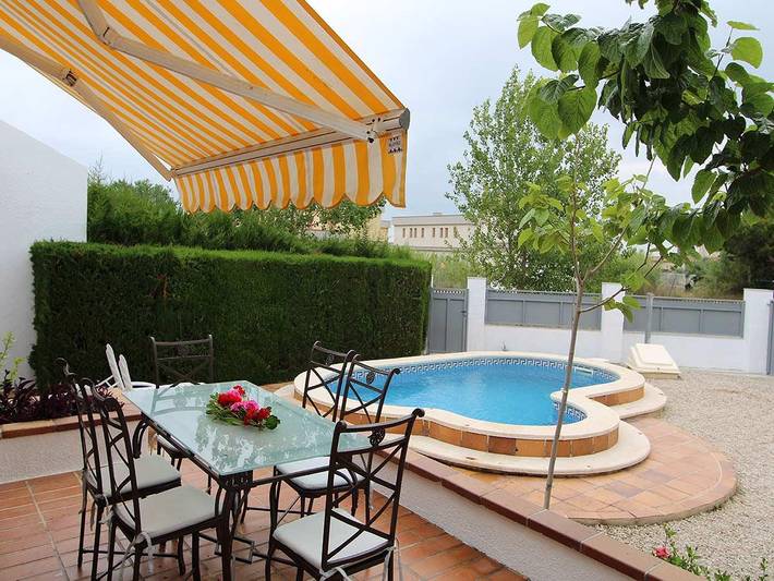 Casa rural para 6 personas, con vistas además de terraza y jardín en Deltebre