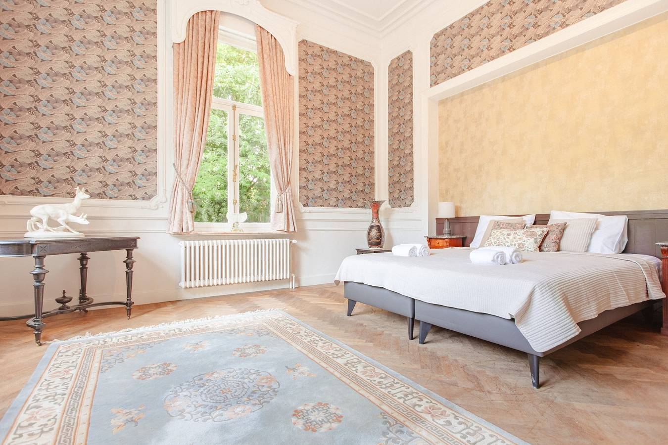 Villa Thor: A Majestic 100-Year-Old Manor in Genk, Hasselt en omgeving