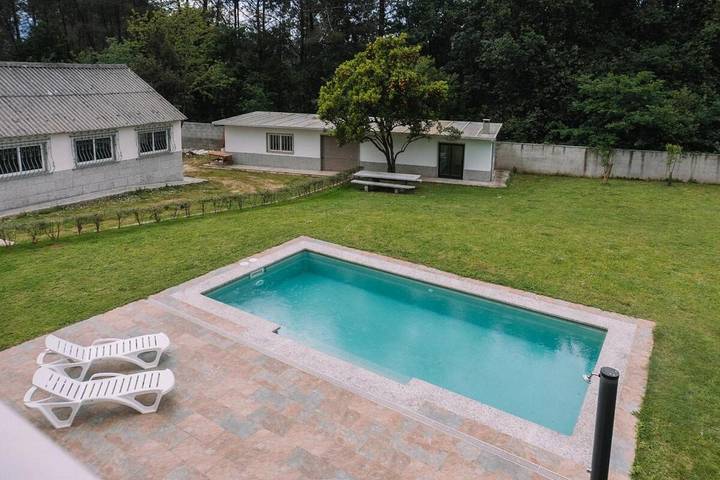 Casa de vacaciones para 15 personas, con piscina además de balcón y vistas en Comarca de Vigo - 3