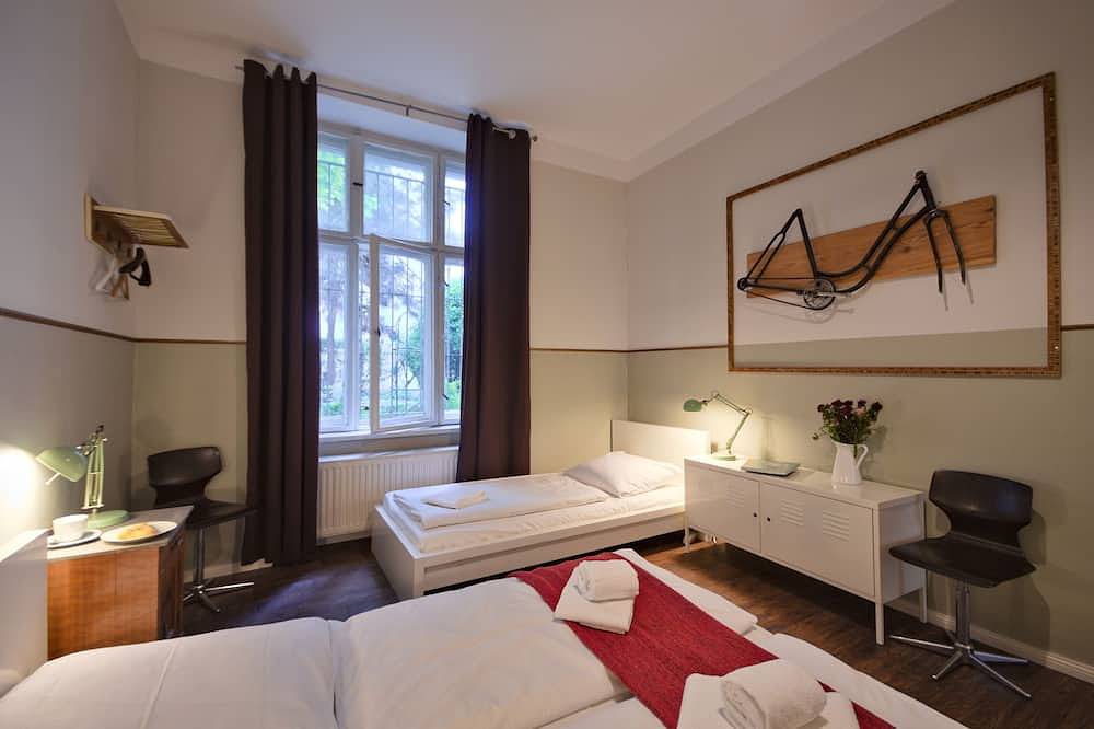 Ganze Wohnung, Altbauwohnung mit zwei Bädern in ruhiger Seitenstraße in Prenzlauer Berg in Prenzlauer Berg Berlin, Berlin