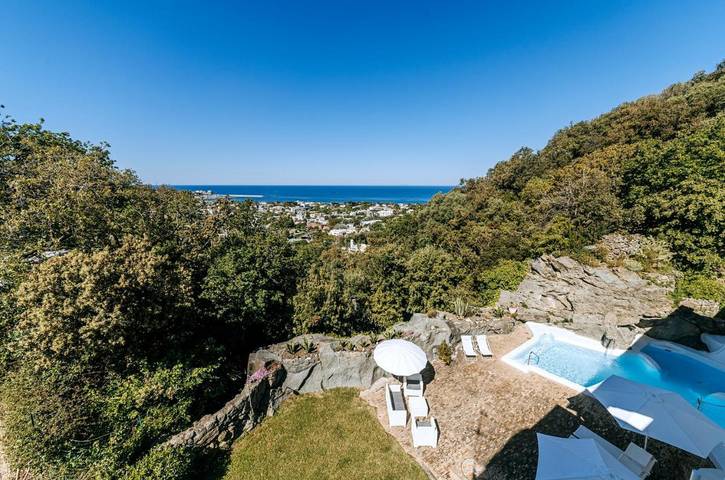 Villa per 10 persone, con piscina e giardino nonché panorama a Forio