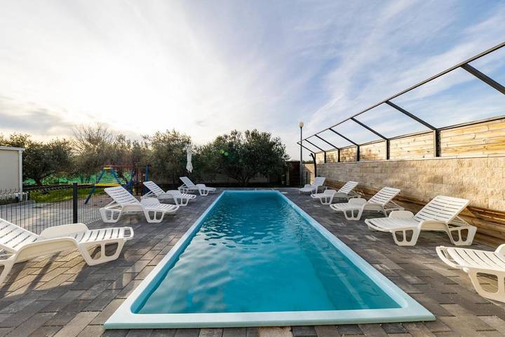 Camping pour 4 personnes, avec jardin ainsi que vue et piscine à Biograd na Moru - 3