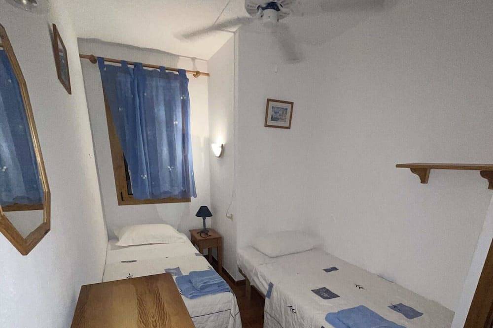 Apartamento entero, Apartamento con piscina, jardines compartidos y vistas al mar in Arenal d'en Castell, Es Mercadal