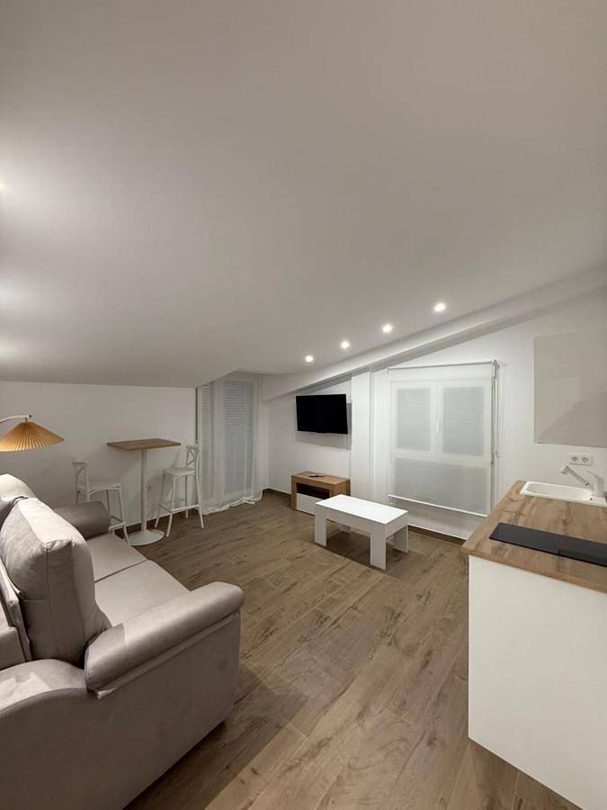 Apartamento de vacaciones para 4 personas, con vistas además de jardín y terraza - 1