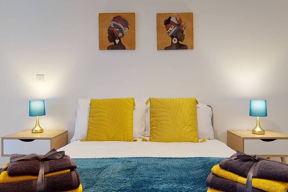 Entire apartment, Luxury 2 Bed Apartment with Parking 18 mins from London in Swanscombe and Greenhithe, Dartford