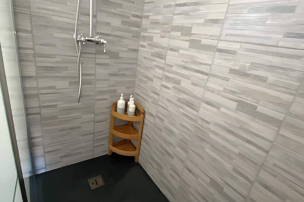 Chambre d’hôtes « Chambre 2 Côté Port » avec terrasse privée, jardin commun et Wi-Fi in Kerjouanno, Arzon