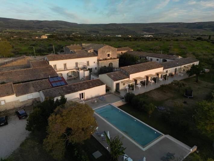 Chambre d’hôte pour 2 personnes, avec piscine ainsi que vue et jardin, animaux acceptés à Chiaramonte Gulfi