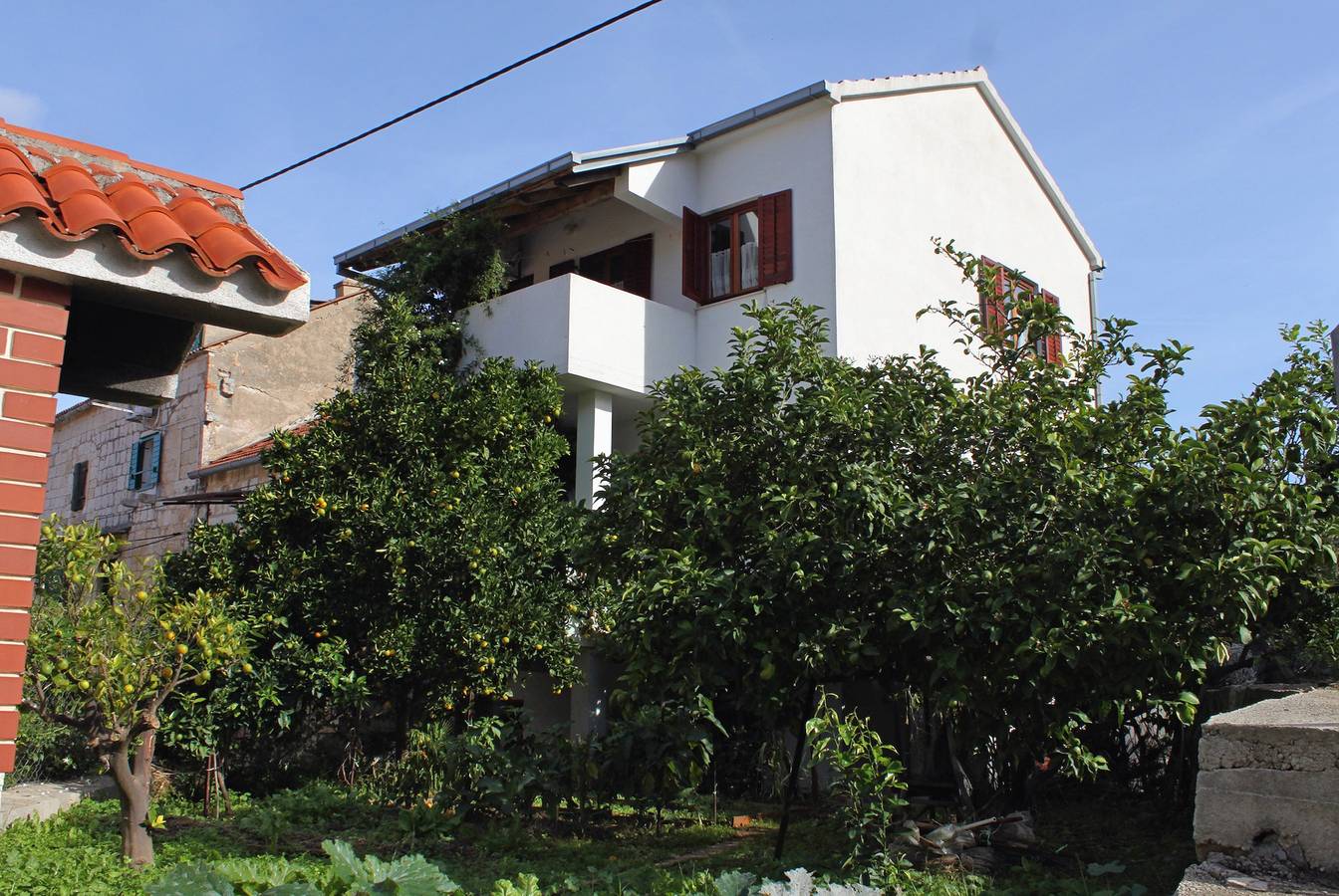 Ganze Wohnung, 2-Zimmer-Ferienwohnung mit Balkon Vis -c in Vis Stadt, Vis (Dalmatien)