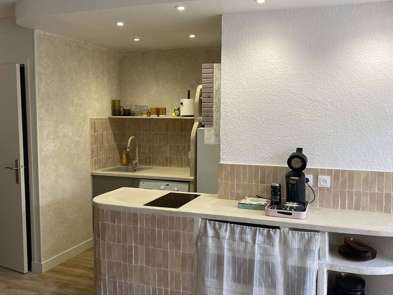 Appartement entier, Charmant T2 avec Jardinet, Parking Privé, à 150m de la Plage – Sud, 4 Pers. in Valras-Plage, Côte méditerranéenne (France)