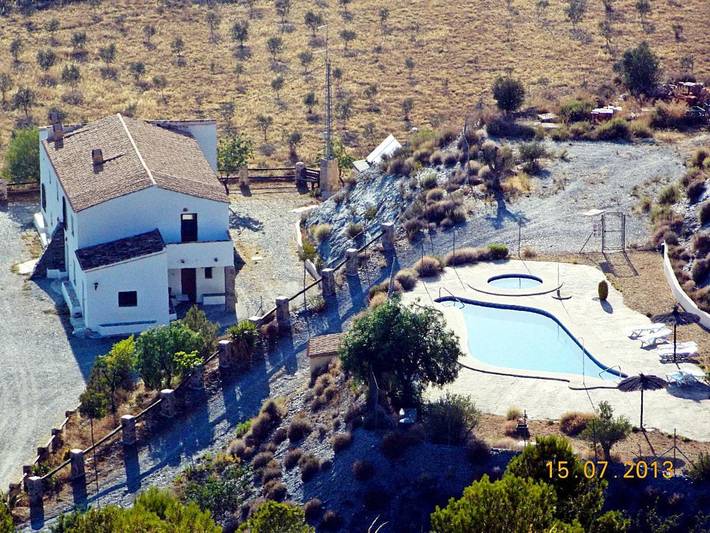 Casa rural para 16 personas, con jardín además de piscina y balcón en Taberno