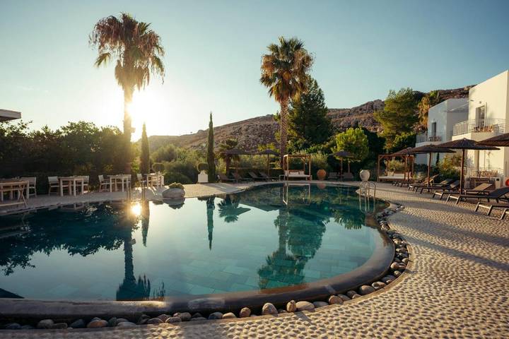 Apartamento para 2 personas, con vistas además de piscina y jardín, Se admiten mascotas en Lindos