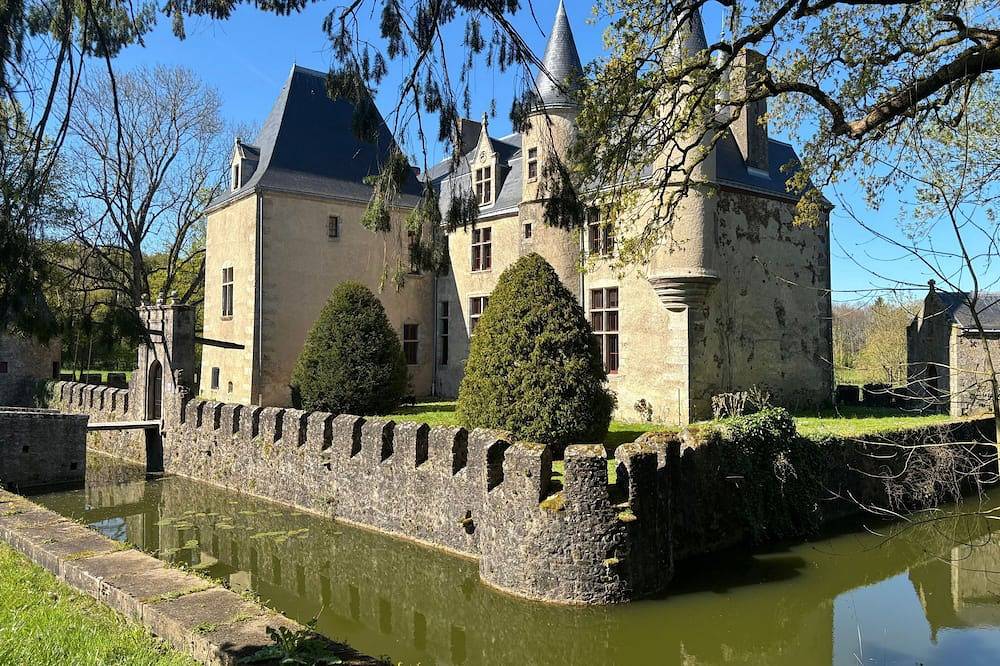 Privatisez un château de contes de fées - 5 suites - 20 mn du Puy du Fou in Combrand, Deux-Sèvres