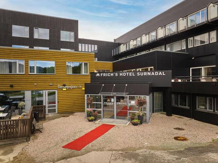 Hotel, mit Terrasse und Ausblick in Surnadal
