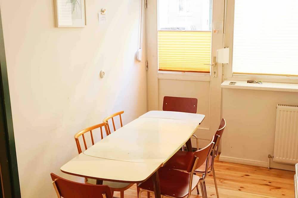 Ganze Wohnung,  Peaceful flat in the trendy Prenzlauerberg in Prenzlauer Berg Berlin, Berlin
