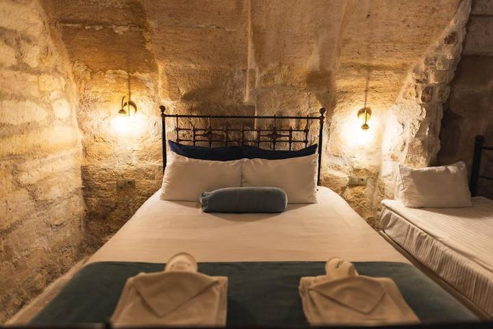 Hotel para 4 personas, con jardín y jacuzzi - 1