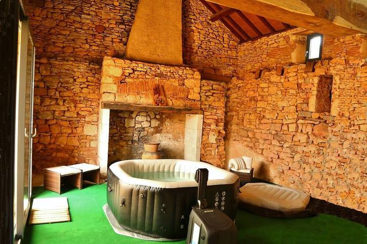 Gîte pour 5 personnes, avec Jacuzzi ainsi que Terrasse et Jardin