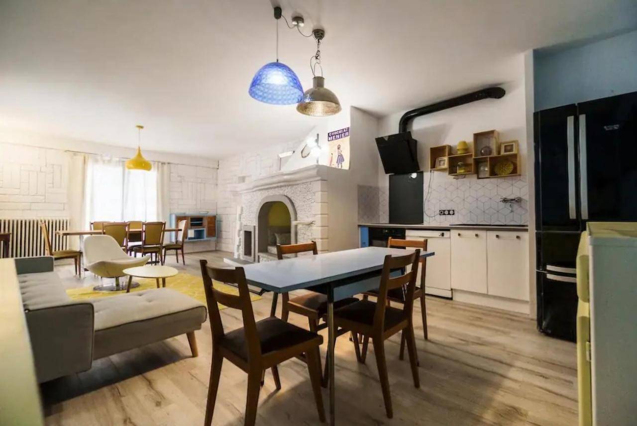 Appartement entier, Gîte bleu avec piscine chauffée couverte, Bozouls, Aveyron in Bozouls, Aveyron