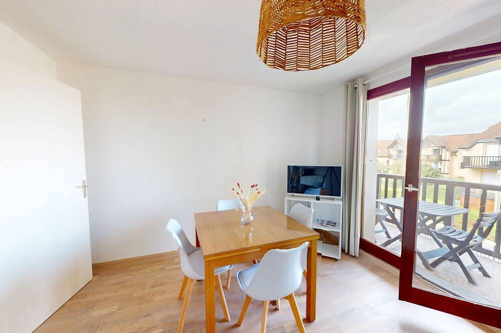 Entire apartment, Appartement L'escalade Marine in Ouistreham, Caen region