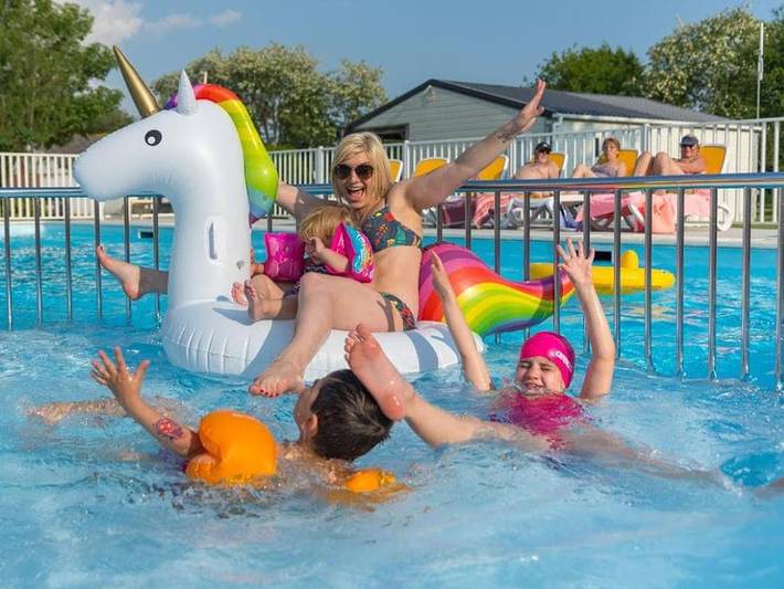 Camping pour 4 personnes, avec Bassin pour enfant
