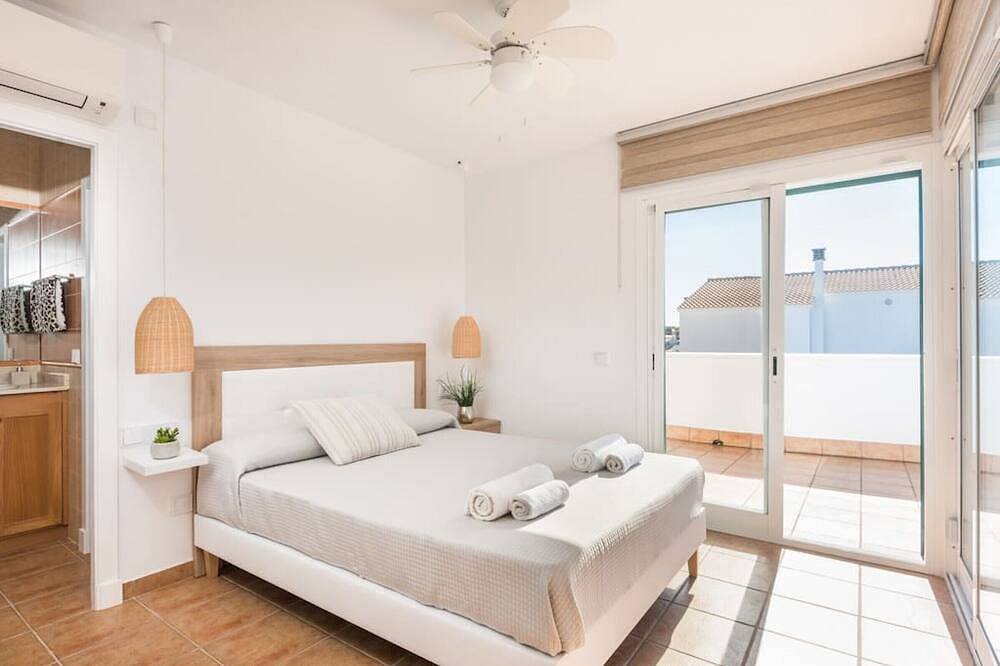 Villa La Calma - beach,private Pool, free Ac&Wifi in Coves Noves, Es Mercadal