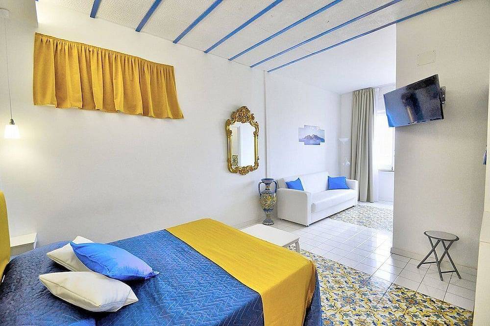 Appartamento intero, Appartamento Denise: Un luminoso e allegro appartamento circondato da uno splendido paesaggio. in Massa Lubrense, Napoli e dintorni