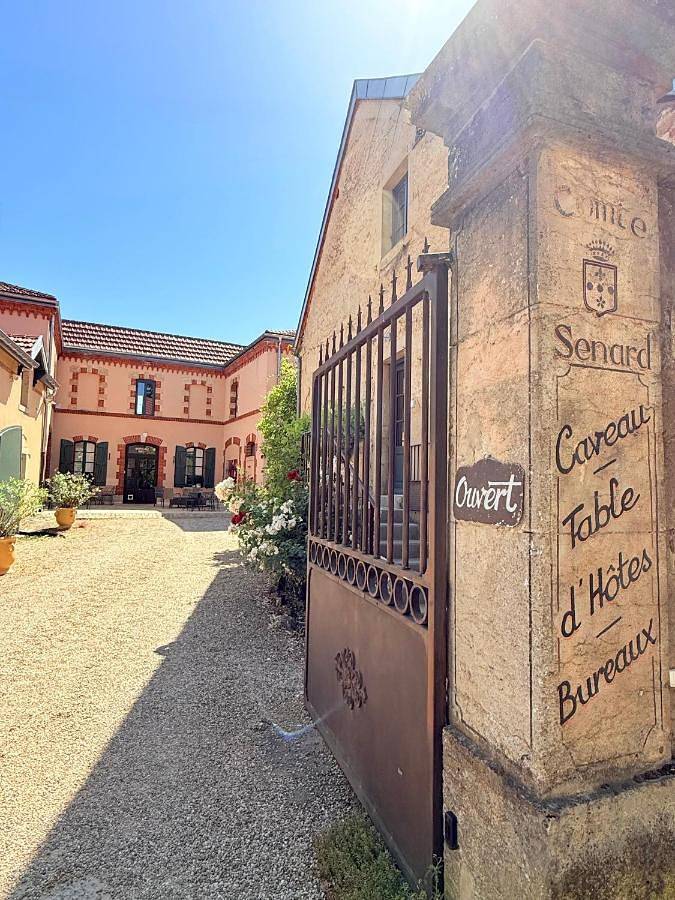 Location de vacances pour 4 personnes, avec Terrasse ainsi que Jardin et Vue à Aloxe-Corton