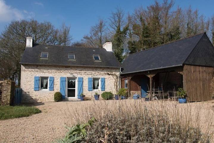 Location de vacances pour 6 personnes, avec vue sur le lac et terrasse, animaux acceptés à Brennilis - 4