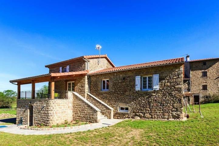 Location de vacances pour 4 personnes, avec Balcon et Jardin à Saint-Dier-d'Auvergne