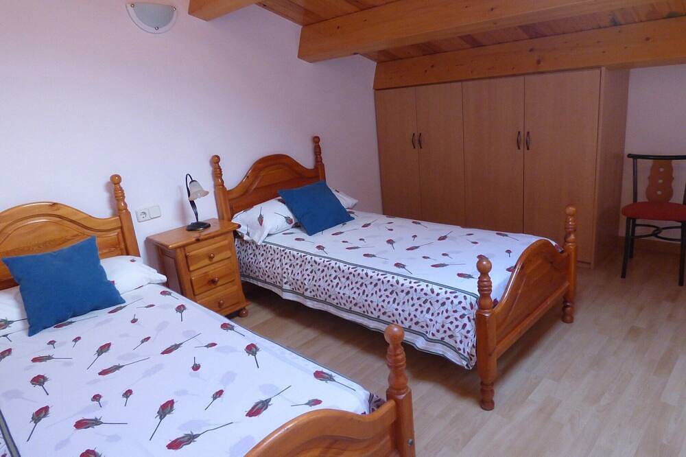 Acogedora casa rural en Catalunya con piscina in Guardiola, Pla de Bages DO