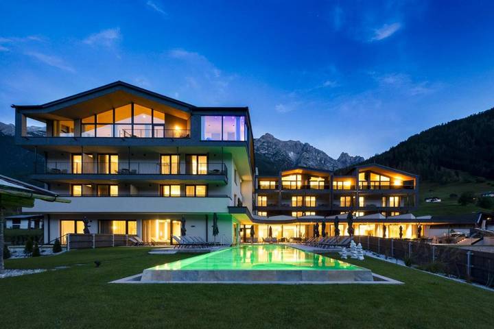 Aparthotel voor 2 personen, with Balkon and Terras as well as Tuin and Zwembad in Neder
