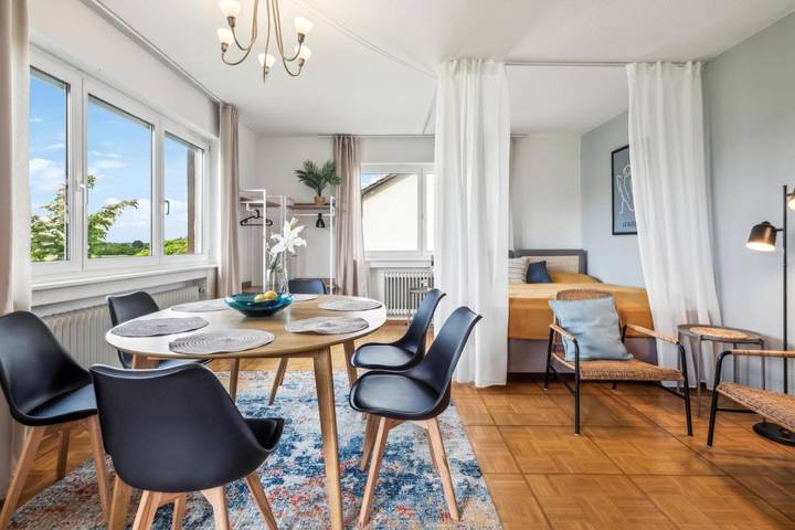 Ferienwohnung für 7 Personen, mit Ausblick und Balkon in Denzlingen