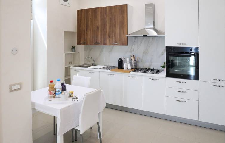 Cozy Apartment with Terrace 400m from Raganzino Beach in Pozzallo, Ragusa Province
