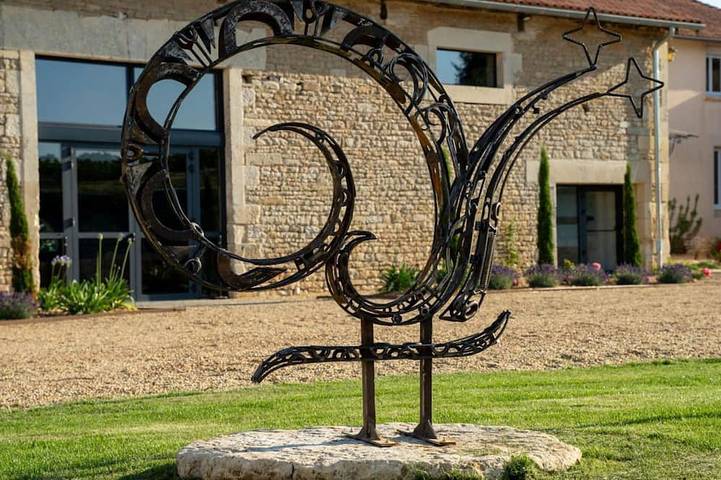 Gîte pour 24 personnes, avec Terrasse ainsi que Jardin et Piscine dans Bioussac
