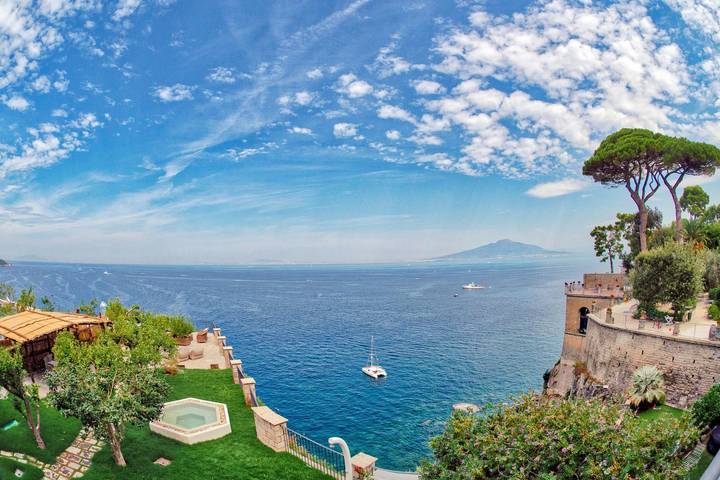 Villa voor 9 personen, met tuin en balkon, kindvriendelijk in Sorrento