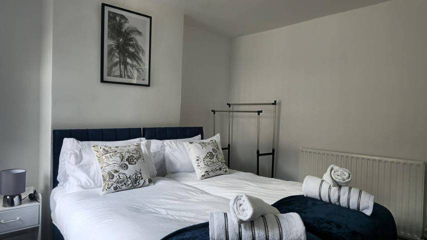 Holiday rental for 8 people in Leicester
