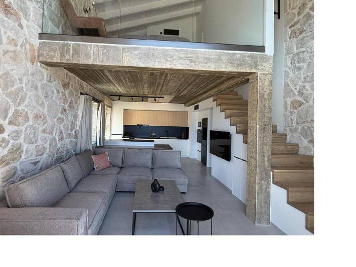 Maison d’hôte pour 8 personnes, avec Balcon et Terrasse ainsi que Jardin et Piscine
