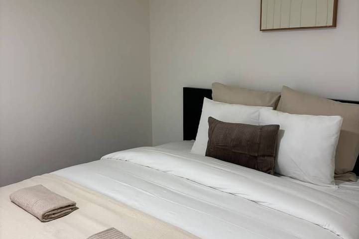 Ganze Wohnung, Comfortable Stay Near City Center | Wi-Fi Included in Gent (Flandern), Gent