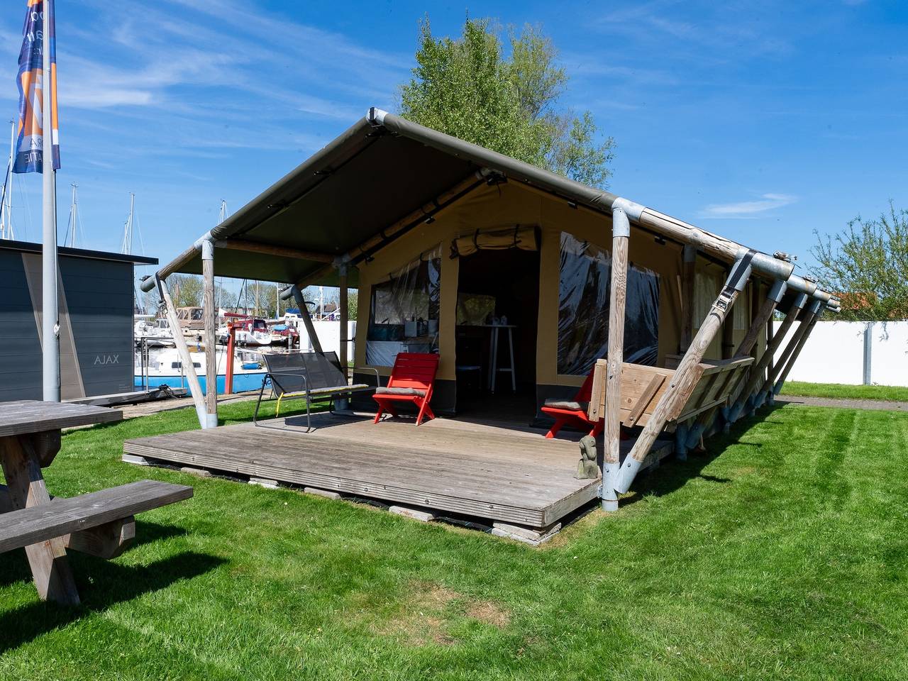 Safaritent in Heeg bij de Jachthaven in Heeg, IJsselmeer