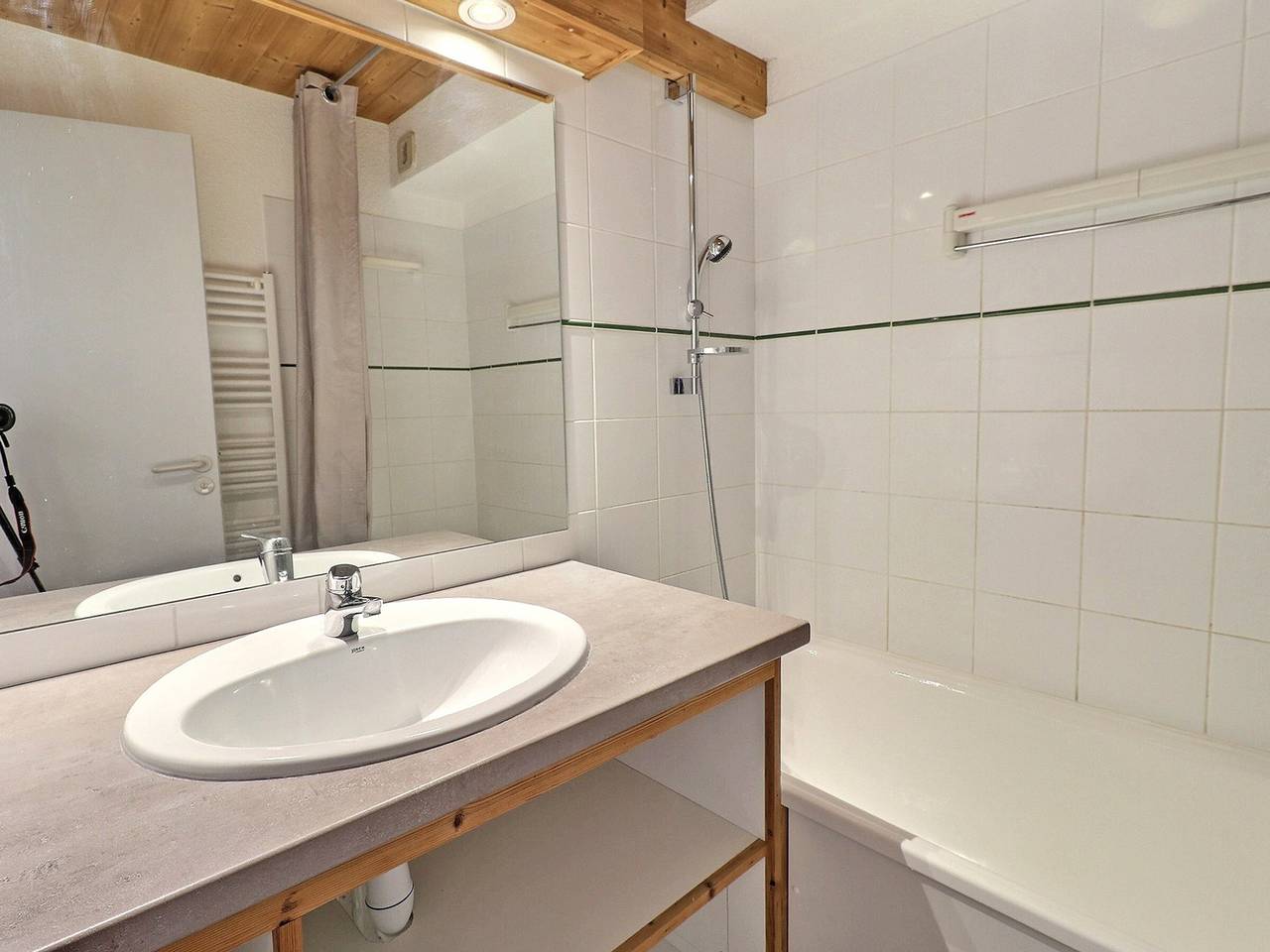 Ganze Wohnung, La Tania - Gemütliche 2-Zimmer-Wohnung für 4 Personen, Ski-in/Ski-out, 6. Stock, Balkon in La Tania, La Perrière