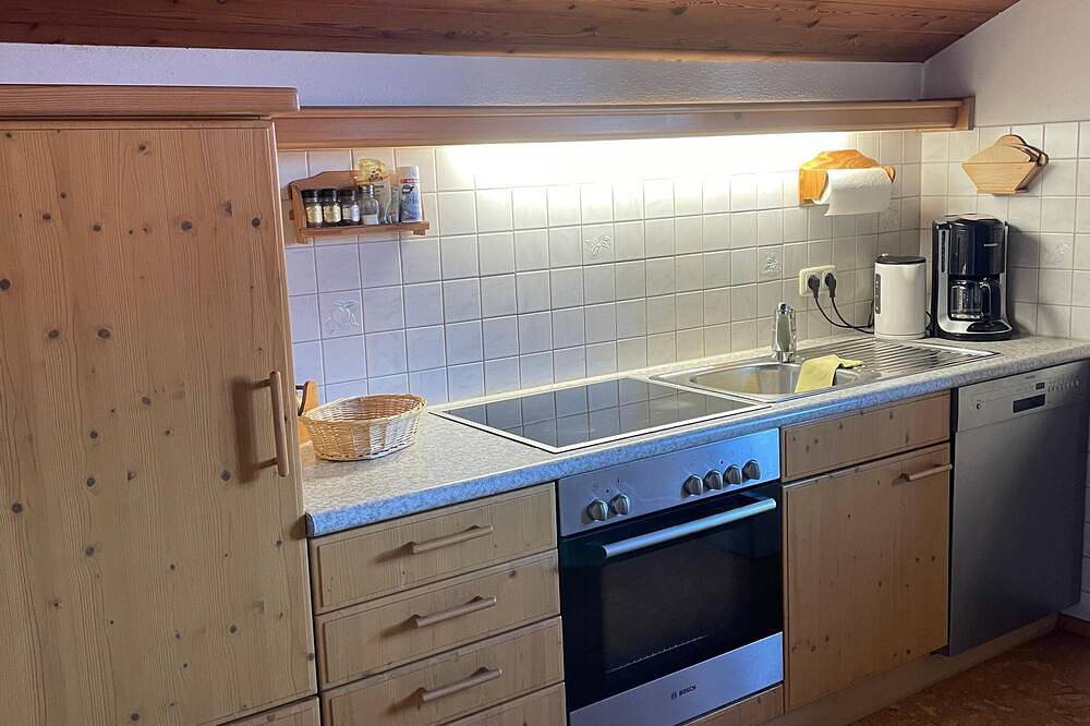 Ganze Wohnung, Ferienwohnung 75 qm bis 5 Personen, Balkon, 2 Schlafzimmer, Wohnküche in Laufen, Rupertiwinkel